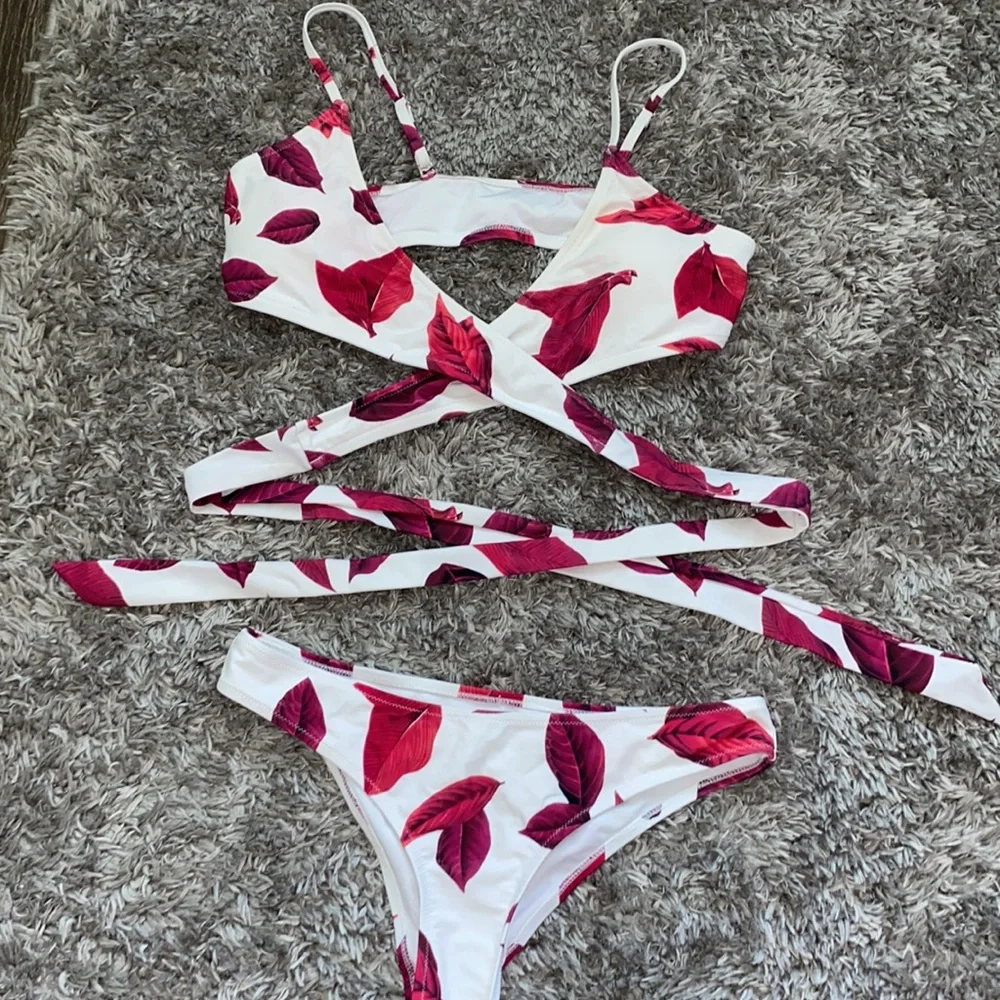 Bikini - Picture 3 of 4